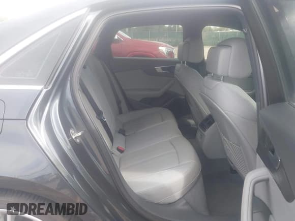 ✅ 2018 Audi A4 Prestige • VIN: WAUFNAF47JA080658 • Lot: 43239932. Listed on IAAI with 98,180 mi. Free auction sales archive from the USA and detailed vehicle history report at DreamBid. Image 8.