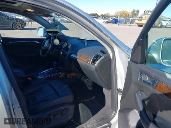 ✅ 2010 Audi Q5 Premium Plus • VIN: WA1LKAFP4AA091247 • Lot: 43582930. Listed on IAAI with 106,162 mi. Free auction sales archive from the USA and detailed vehicle history report at DreamBid. Image 5.