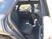 ✅ 2024 Audi Q5 S line Premium Plus • VIN: WA1E2AFY1R2128648 • Lot: 42140811. Wystawiony na IAAI z przebiegiem 1 940 mil. Bezpłatny archiwum sprzedaży aukcyjnych z USA i szczegółowy raport historii pojazdu na DreamBid. Zdjęcie 8.