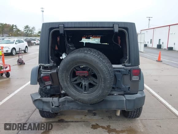 ✅ 2018 Jeep Wrangler Unlimited Sport S • VIN: 1C4BJWDG3JL816930 • Lot: 43569568. Wystawiony na IAAI z przebiegiem 120 135 mil. Bezpłatny archiwum sprzedaży aukcyjnych z USA i szczegółowy raport historii pojazdu na DreamBid. Zdjęcie 16.