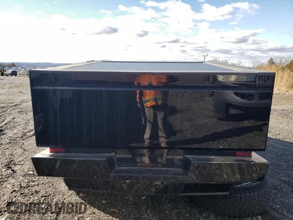 ✅ 2024 Tesla Cybertruck • VIN: 7G2CEHED1RA014894 • Лот: 86107744. Опубликован ранее на Copart с пробегом 4 985 миль. Бесплатный доступ к архиву аукционных продаж из США и подробный отчёт об истории автомобиля на DreamBid. Изображение 6.