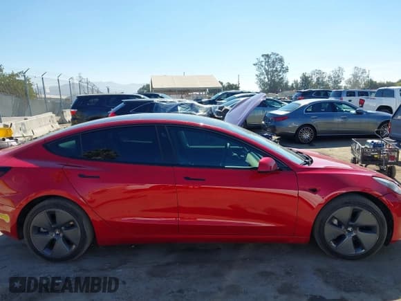 ✅ 2022 Tesla Model 3 Long Range • VIN: 5YJ3E1EB1NF273763 • Lot: 43035320. Wystawiony na IAAI z przebiegiem 58 297 mil. Bezpłatny archiwum sprzedaży aukcyjnych z USA i szczegółowy raport historii pojazdu na DreamBid. Zdjęcie 13.