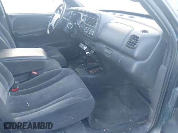 ✅ 2000 Dodge Dakota Sport • VIN: 1B7HG2AZ4YS724393 • Lot: 43645937. Wystawiony na IAAI z przebiegiem 144 705 mil. Bezpłatny archiwum sprzedaży aukcyjnych z USA i szczegółowy raport historii pojazdu na DreamBid. Zdjęcie 5.