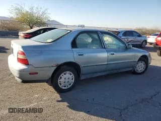 ✅ 1995 Honda Accord LX • VIN: 1HGCD5631SA009224 • Lot: 74694354. Listed on Copart with 235,600 mi. Free auction sales archive from the USA and detailed vehicle history report at DreamBid. Image 3.
