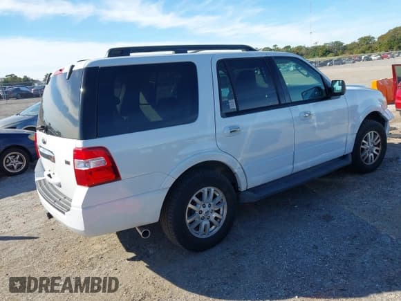 ✅ 2013 Ford Expedition XLT • VIN: 1FMJU1H53DEF28683 • Lot: 43675422. Wystawiony na IAAI z przebiegiem 50 516 mil. Bezpłatny archiwum sprzedaży aukcyjnych z USA i szczegółowy raport historii pojazdu na DreamBid. Zdjęcie 4.