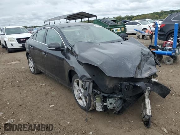 ✅ 2013 Volvo S60 T5 Premier • VIN: YV1612FS9D2200407 • Lot: 85492785. Wystawiony na Copart z przebiegiem Nie podano. Bezpłatny archiwum sprzedaży aukcyjnych z USA i szczegółowy raport historii pojazdu na DreamBid. Zdjęcie 4.