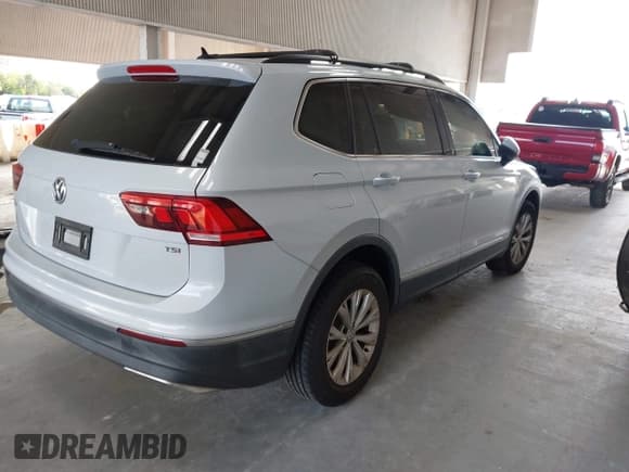 ✅ 2018 Volkswagen Tiguan SEL • VIN: 3VV3B7AX1JM006269 • Lot: 43192364. Wystawiony na IAAI z przebiegiem 134 150 mil. Bezpłatny archiwum sprzedaży aukcyjnych z USA i szczegółowy raport historii pojazdu na DreamBid. Zdjęcie 4.