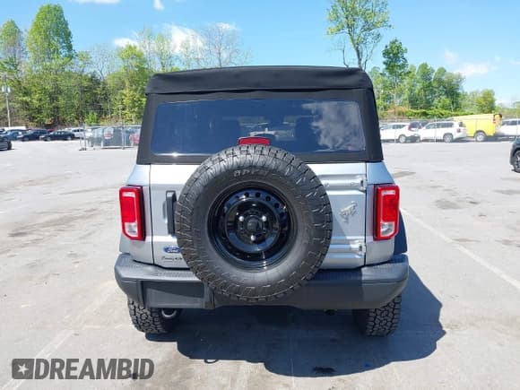 ✅ 2023 Ford Bronco • VIN: 1FMDE5BH4PLB24666 • Лот: 42054233. Опубликован ранее на IAAI с пробегом 10 474 миль. Бесплатный доступ к архиву аукционных продаж из США и подробный отчёт об истории автомобиля на DreamBid. Изображение 16.