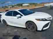 2022 Toyota Camry SE z VIN 4T1G11AK9NU047993, wystawiony jako IAAI lot #43315367 z przebiegiem 70 901 mil mil oraz . Historia ofert i sprzedaży dostępna na DreamBid. Obrazek 13.