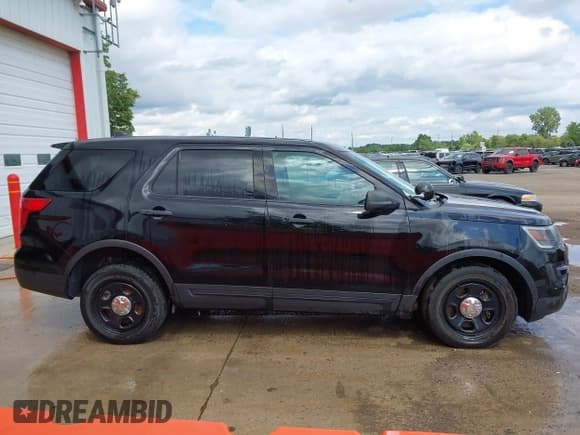 ✅ 2017 Ford Police Interceptor Utility • VIN: 1FM5K8AT5HGB55147 • Lot: 40735978. Listed on IAAI with 103,133 mi. Free auction sales archive from the USA and detailed vehicle history report at DreamBid. Image 13.