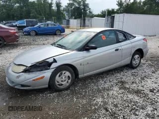 ✅ 2002 Saturn SC • VIN: 1G8ZP12892Z128385 • Лот: 66945605. Опубликован ранее на Copart с пробегом 134 237 миль. Бесплатный доступ к архиву аукционных продаж из США и подробный отчёт об истории автомобиля на DreamBid. Изображение 1.