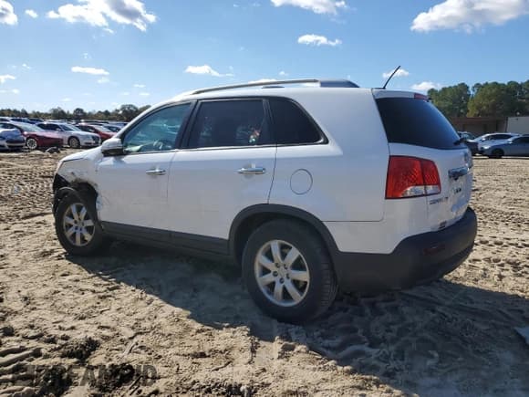 ✅ 2013 Kia Sorento LX • VIN: 5XYKT3A61DG422931 • Lot: 82562425. Listed on Copart with 144,923 mi. Free auction sales archive from the USA and detailed vehicle history report at DreamBid. Image 2.