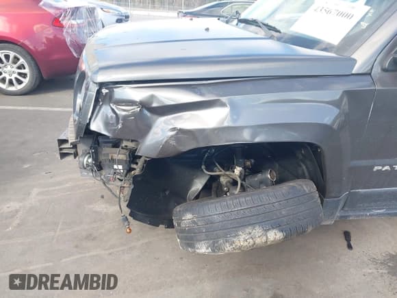 ✅ 2016 Jeep Patriot High Altitude • VIN: 1C4NJPFA7GD700547 • Lot: 43567000. Wystawiony na IAAI z przebiegiem 193 492 mil. Bezpłatny archiwum sprzedaży aukcyjnych z USA i szczegółowy raport historii pojazdu na DreamBid. Zdjęcie 6.