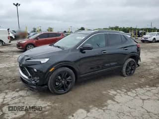 ✅ 2024 Buick Encore GX Sport Touring • VIN: KL4AMDSL7RB179916 • Лот: 67212595. Опубликован ранее на Copart с пробегом 6 510 миль. Бесплатный доступ к архиву аукционных продаж из США и подробный отчёт об истории автомобиля на DreamBid. Изображение 1.