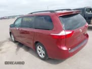 ✅ 2016 Toyota Sienna LE • VIN: 5TDKK3DC9GS728500 • Lot: 43289979. Wystawiony na IAAI z przebiegiem 228 076 mil. Bezpłatny archiwum sprzedaży aukcyjnych z USA i szczegółowy raport historii pojazdu na DreamBid. Zdjęcie 3.