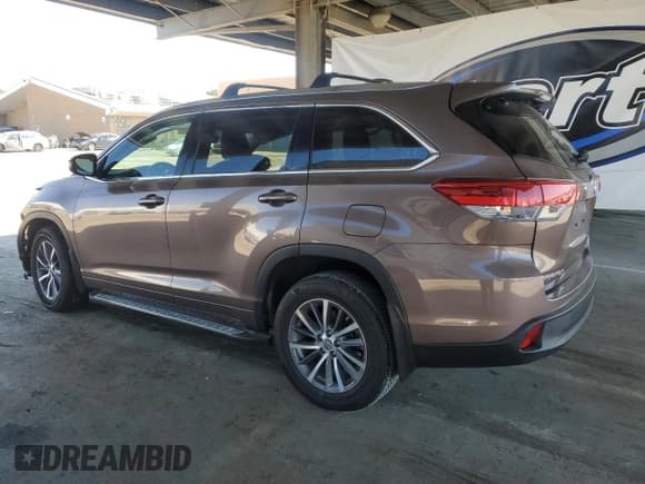 ✅ 2018 Toyota Highlander SE • VIN: 5TDJZRFH1JS827242 • Lot: 80893815. Wystawiony na Copart z przebiegiem 79 321 mil. Bezpłatny archiwum sprzedaży aukcyjnych z USA i szczegółowy raport historii pojazdu na DreamBid. Zdjęcie 2.