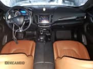 ✅ 2017 Maserati Levante S • VIN: ZN661YUL5HX210315 • Лот: 73402922. Опубликован ранее на Copart с пробегом 44 637 миль. Бесплатный доступ к архиву аукционных продаж из США и подробный отчёт об истории автомобиля на DreamBid. Изображение 8.