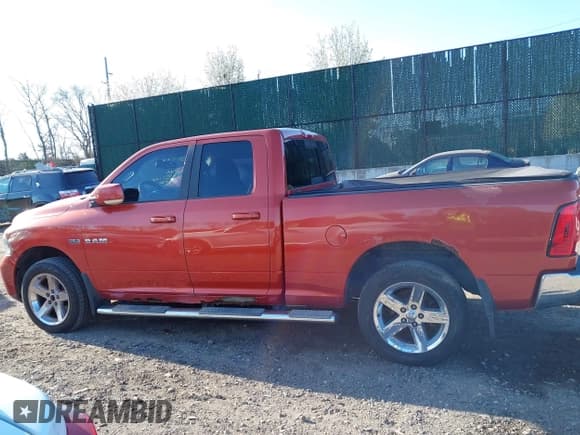 ✅ 2009 Dodge 1500 SLT • VIN: 1D3HV18T39S731832 • Lot: 42039890. Wystawiony na IAAI z przebiegiem 176 812 mil. Bezpłatny archiwum sprzedaży aukcyjnych z USA i szczegółowy raport historii pojazdu na DreamBid. Zdjęcie 14.