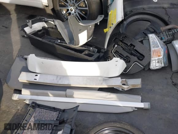 ✅ 2014 Toyota Prius Two • VIN: JTDZN3EU8E3341058 • Лот: 43725999. Опубликован ранее на IAAI с пробегом 123 539 миль. Бесплатный доступ к архиву аукционных продаж из США и подробный отчёт об истории автомобиля на DreamBid. Изображение 21.