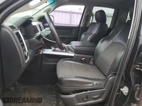 ✅ 2010 Dodge 1500 ST • VIN: 1D7RV1GT9AS175261 • Lot: 65811215. Wystawiony na Copart z przebiegiem 128 613 mil. Bezpłatny archiwum sprzedaży aukcyjnych z USA i szczegółowy raport historii pojazdu na DreamBid. Zdjęcie 7.