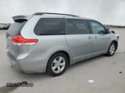 ✅ 2013 Toyota Sienna LE • VIN: 5TDKK3DC6DS344766 • Lot: 91772365. Wystawiony na Copart z przebiegiem 210 874 mil. Bezpłatny archiwum sprzedaży aukcyjnych z USA i szczegółowy raport historii pojazdu na DreamBid. Zdjęcie 3.