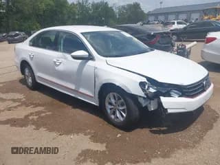 ✅ 2017 Volkswagen Passat S • VIN: 1VWAT7A39HC006898 • Lot: 42652783. Wystawiony na IAAI z przebiegiem 34 354 mil. Bezpłatny archiwum sprzedaży aukcyjnych z USA i szczegółowy raport historii pojazdu na DreamBid. Zdjęcie 1.