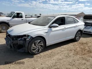 ✅ 2021 Volkswagen Jetta SEL Premium • VIN: 3VWG57BU6MM069655 • Lot: 64284545. Wystawiony na Copart z przebiegiem 36 292 mil. Bezpłatny archiwum sprzedaży aukcyjnych z USA i szczegółowy raport historii pojazdu na DreamBid. Zdjęcie 1.