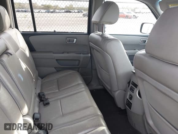 ✅ 2012 Honda Pilot Touring • VIN: 5FNYF3H94CB035345 • Lot: 43818077. Wystawiony na IAAI z przebiegiem 165 510 mil. Bezpłatny archiwum sprzedaży aukcyjnych z USA i szczegółowy raport historii pojazdu na DreamBid. Zdjęcie 8.