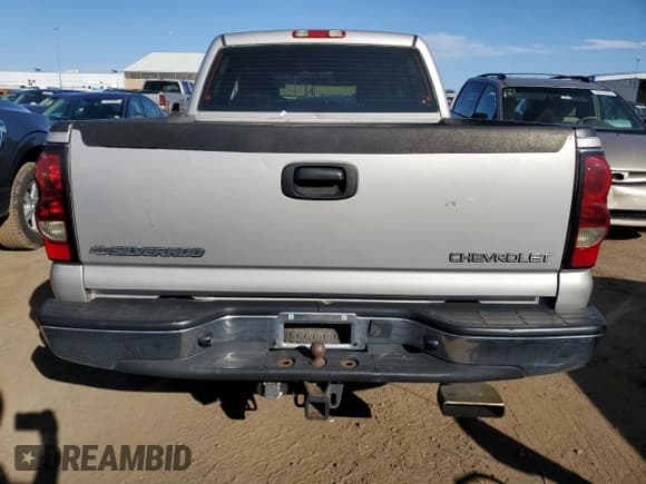 ✅ 2005 Chevrolet Silverado 1500 LS • VIN: 2GCEC13T651122561 • Лот: 72804784. Опубликован ранее на Copart с пробегом 214 679 миль. Бесплатный доступ к архиву аукционных продаж из США и подробный отчёт об истории автомобиля на DreamBid. Изображение 6.