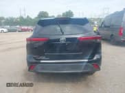 ✅ 2022 Toyota Highlander LE • VIN: 5TDBZRBH6NS584981 • Lot: 43266813. Wystawiony na IAAI z przebiegiem 74 746 mil. Bezpłatny archiwum sprzedaży aukcyjnych z USA i szczegółowy raport historii pojazdu na DreamBid. Zdjęcie 16.