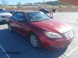 ✅ 2013 Chrysler 200 Touring • VIN: 1C3BCBEB6DN526698 • Lot: 43079303. Wystawiony na IAAI z przebiegiem 146 120 mil. Bezpłatny archiwum sprzedaży aukcyjnych z USA i szczegółowy raport historii pojazdu na DreamBid. Zdjęcie 1.