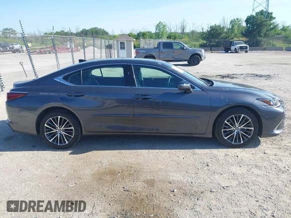 ✅ 2023 Lexus ES 350 • VIN: 58ADZ1B18PU149881 • Lot: 42648589. Listed on IAAI with 41,409 mi. Free auction sales archive from the USA and detailed vehicle history report at DreamBid. Image 13.