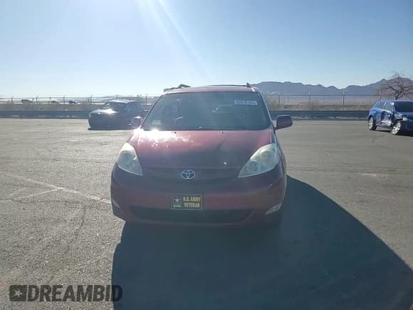 ✅ 2010 Toyota Sienna XLE • VIN: 5TDYK4CC0AS323487 • Lot: 82610125. Listed on Copart with 124,003 mi. Free auction sales archive from the USA and detailed vehicle history report at DreamBid. Image 14.