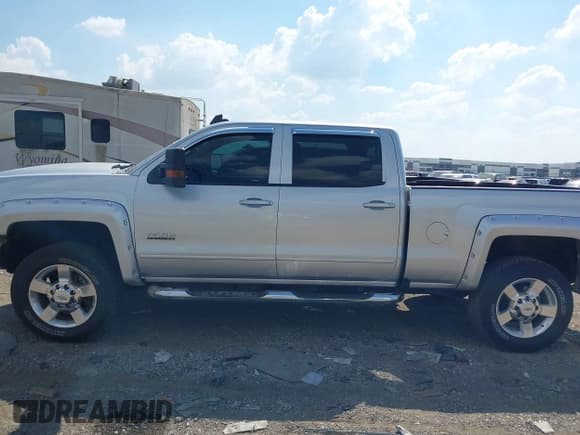 ✅ 2016 Chevrolet Silverado 2500HD LT • VIN: 1GC1KVEG9GF264455 • Лот: 43357702. Опубликован ранее на IAAI с пробегом 218 855 миль. Бесплатный доступ к архиву аукционных продаж из США и подробный отчёт об истории автомобиля на DreamBid. Изображение 13.