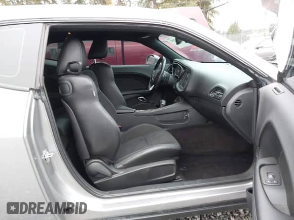 2016 Dodge Challenger R/T Scat Pack z VIN 2C3CDZFJ6GH192444, wystawiony jako IAAI lot #43547691 z przebiegiem 113 524 mil mil oraz . Historia ofert i sprzedaży dostępna na DreamBid. Obrazek 17.