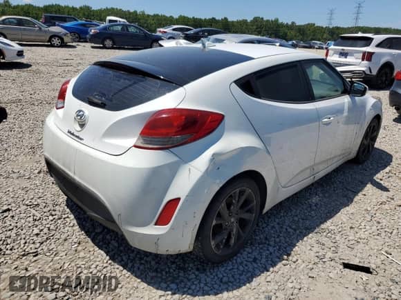 2016 Hyundai Veloster z VIN KMHTC6AD4GU277760, wystawiony jako Copart lot #62265734 z przebiegiem Nie podano mil oraz Czysty tytuł • Clean title. Historia ofert i sprzedaży dostępna na DreamBid. Obrazek 3.