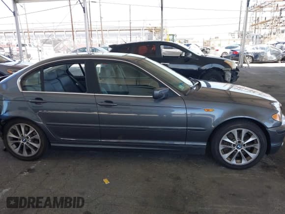 ✅ 2003 BMW 3 Series 330xi • VIN: WBAEW53403PG22285 • Lot: 42304460. Wystawiony na IAAI z przebiegiem 149 121 mil. Bezpłatny archiwum sprzedaży aukcyjnych z USA i szczegółowy raport historii pojazdu na DreamBid. Zdjęcie 13.