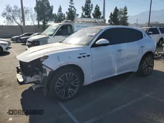 ✅ 2023 Maserati Grecale Modena • VIN: ZN682AVM5P7439709 • Lot: 67075535. Wystawiony na Copart z przebiegiem 15 630 mil. Bezpłatny archiwum sprzedaży aukcyjnych z USA i szczegółowy raport historii pojazdu na DreamBid. Zdjęcie 1.