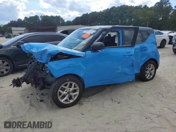 ✅ 2025 Kia Soul S • VIN: KNDJ23AU0S7251189 • Lot: 71474155. Listed on Copart with 26,893 mi. Free auction sales archive from the USA and detailed vehicle history report at DreamBid. Image 1.