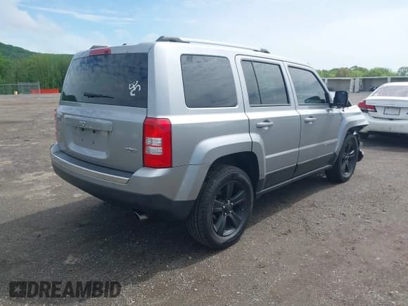 ✅ 2017 Jeep Patriot High Altitude • VIN: 1C4NJRFB1HD127957 • Lot: 42297119. Listed on IAAI with 77,601 mi. Free auction sales archive from the USA and detailed vehicle history report at DreamBid. Image 4.