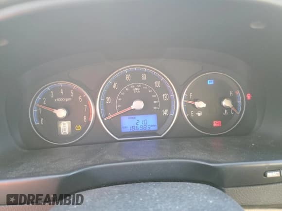 ✅ 2008 Hyundai Santa Fe SE • VIN: 5NMSH73E88H141685 • Lot: 85007334. Wystawiony na Copart z przebiegiem 186 983 mil. Bezpłatny archiwum sprzedaży aukcyjnych z USA i szczegółowy raport historii pojazdu na DreamBid. Zdjęcie 9.