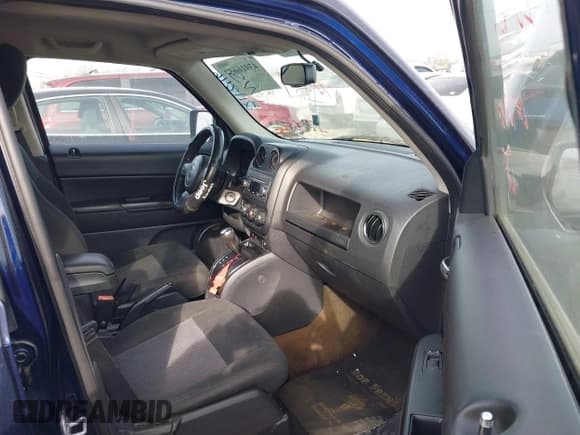 ✅ 2017 Jeep Patriot Sport • VIN: 1C4NJPBA5HD211846 • Lot: 43916657. Listed on IAAI with 51,915 mi. Free auction sales archive from the USA and detailed vehicle history report at DreamBid. Image 5.