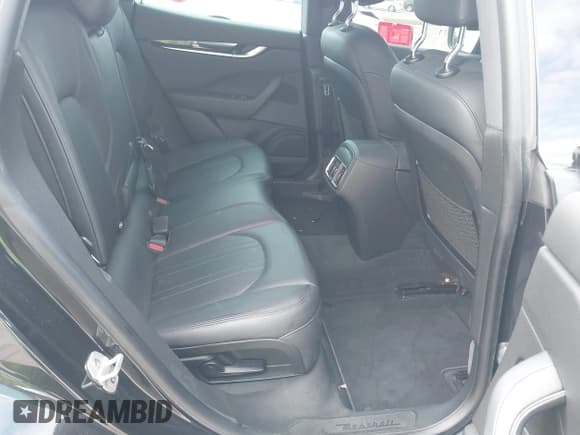 ✅ 2022 Maserati Levante GT • VIN: ZN661XUA3NX402773 • Lot: 41911976. Listed on IAAI with 30,719 mi. Free auction sales archive from the USA and detailed vehicle history report at DreamBid. Image 8.