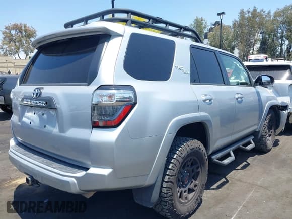 ✅ 2018 Toyota 4Runner SR5 • VIN: JTEBU5JR1J5609251 • Lot: 42454409. Listed on IAAI with 112,334 mi. Free auction sales archive from the USA and detailed vehicle history report at DreamBid. Image 4.