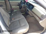 ✅ 2008 Ford Crown Victoria LX • VIN: 2FAFP74V88X175233 • Lot: 42980612. Wystawiony na IAAI z przebiegiem 197 411 mil. Bezpłatny archiwum sprzedaży aukcyjnych z USA i szczegółowy raport historii pojazdu na DreamBid. Zdjęcie 5.