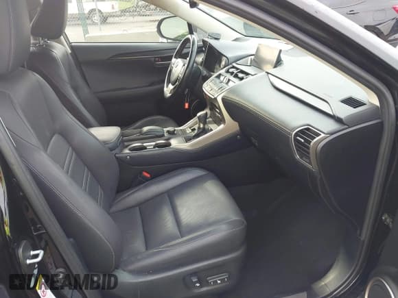 ✅ 2017 Lexus NX 200t • VIN: JTJBARBZ6H2134062 • Lot: 42194902. Wystawiony na IAAI z przebiegiem 120 905 mil. Bezpłatny archiwum sprzedaży aukcyjnych z USA i szczegółowy raport historii pojazdu na DreamBid. Zdjęcie 5.