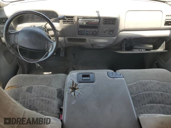 ✅ 2000 Ford F-250 XL • VIN: 1FTNX21F0YED32261 • Lot: 57243325. Wystawiony na Copart z przebiegiem 306 868 mil. Bezpłatny archiwum sprzedaży aukcyjnych z USA i szczegółowy raport historii pojazdu na DreamBid. Zdjęcie 8.