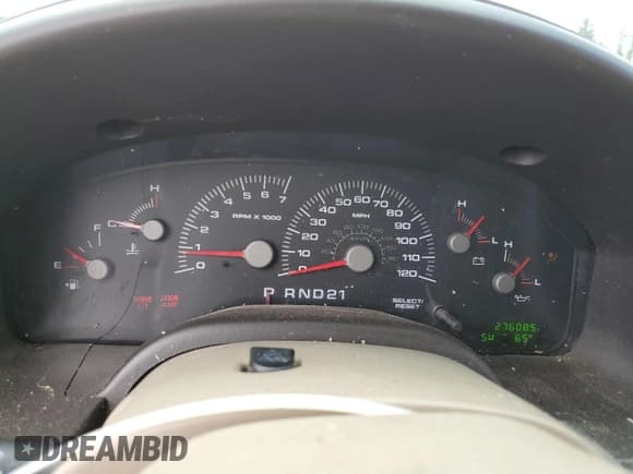 ✅ 2003 Ford Expedition XLT Value • VIN: 1FMPU16W83LC15726 • Lot: 57668695. Listed on Copart with 276,085 mi. Free auction sales archive from the USA and detailed vehicle history report at DreamBid. Image 9.