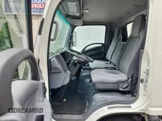 ✅ 2019 Isuzu NQR IBT • VIN: JALE5W161K7305027 • Lot: 76363594. Wystawiony na Copart z przebiegiem 168 335 mil. Bezpłatny archiwum sprzedaży aukcyjnych z USA i szczegółowy raport historii pojazdu na DreamBid. Zdjęcie 5.