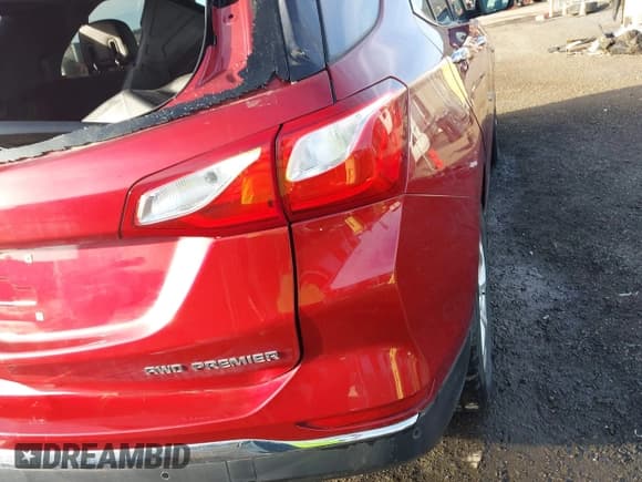 ✅ 2019 Chevrolet Equinox Premier • VIN: 3GNAXZEU3KL305523 • Lot: 43480841. Wystawiony na IAAI z przebiegiem 33 363 mil. Bezpłatny archiwum sprzedaży aukcyjnych z USA i szczegółowy raport historii pojazdu na DreamBid. Zdjęcie 21.